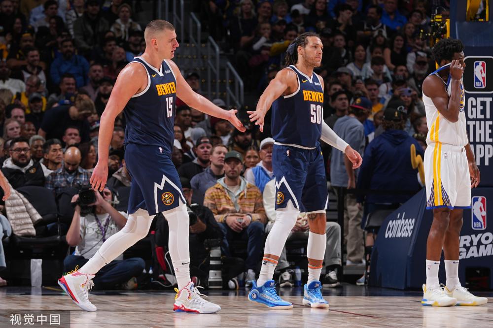 他表示与三 他表示与三